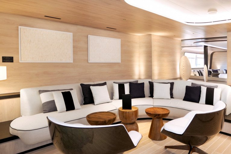 Emeraude Lounge and Bar 