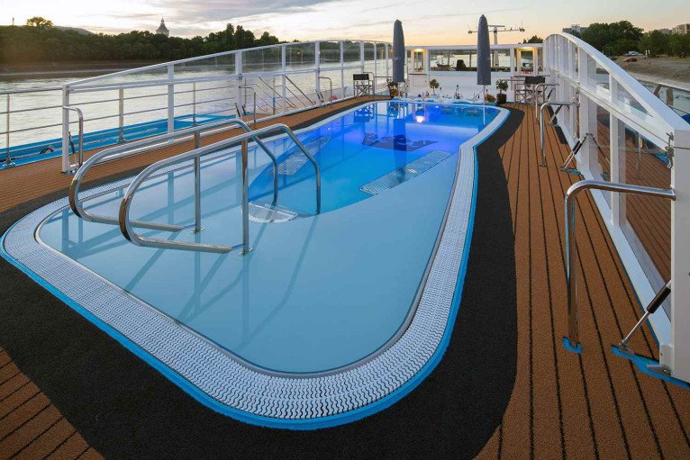 Sun-Deck Pool