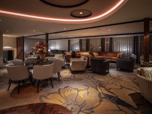 Upper Lounge on AmaMagna