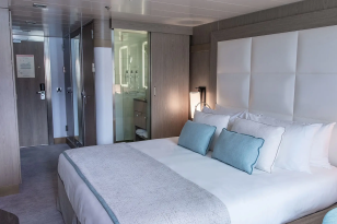 Deluxe Veranda Suite
